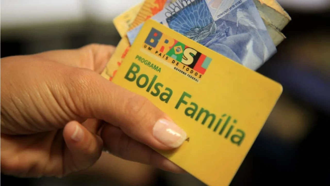 Bolsa Família tem décimo terceiro? Confira essas e outras respostas para dúvidas comuns