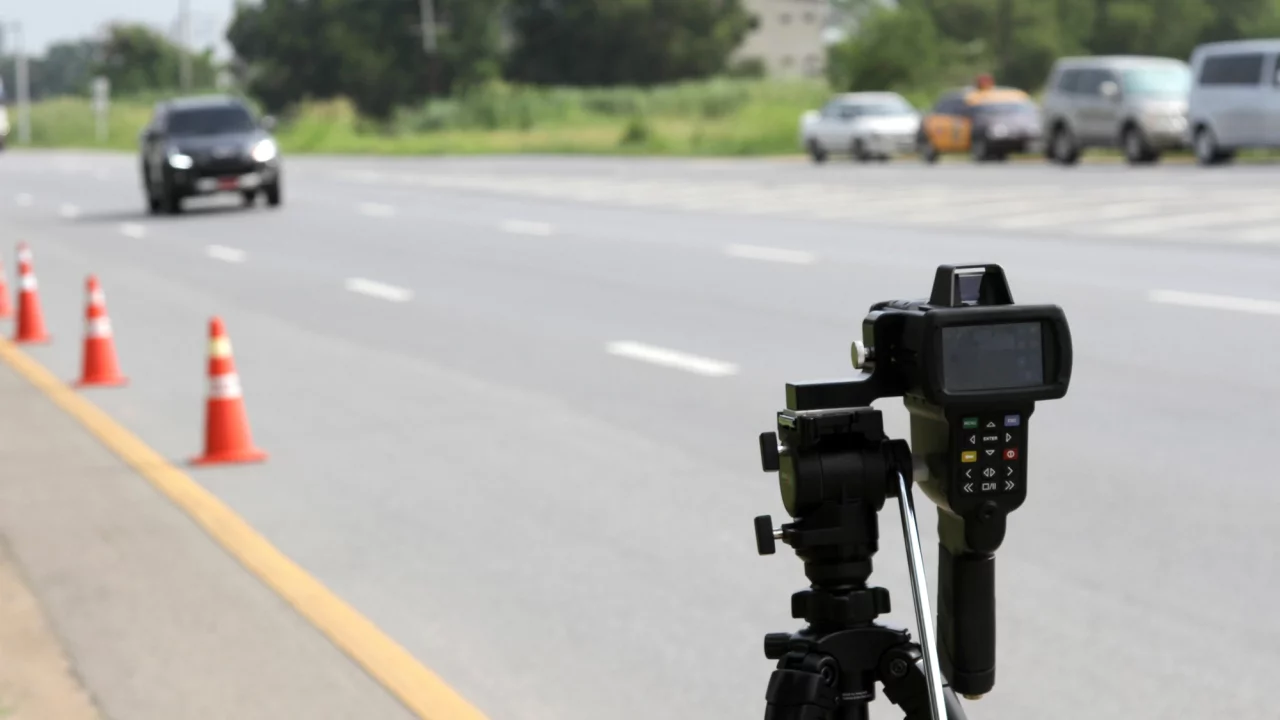 Posso parcelar multas de trânsito? Conheça as possibilidades