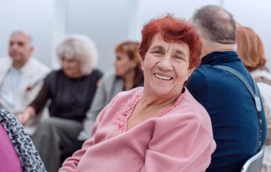 "Descubra os segredos para encontrar o emprego dos sonhos na 3ª idade!"