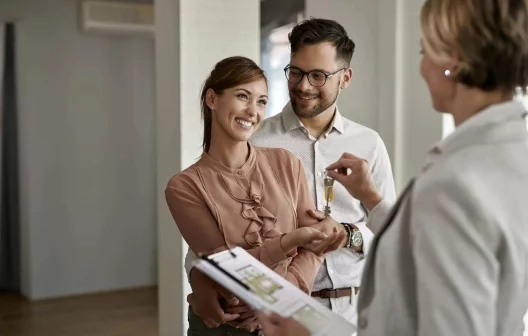 "Descubra tudo sobre fiador de aluguel: saiba como funciona e por que é essencial!"