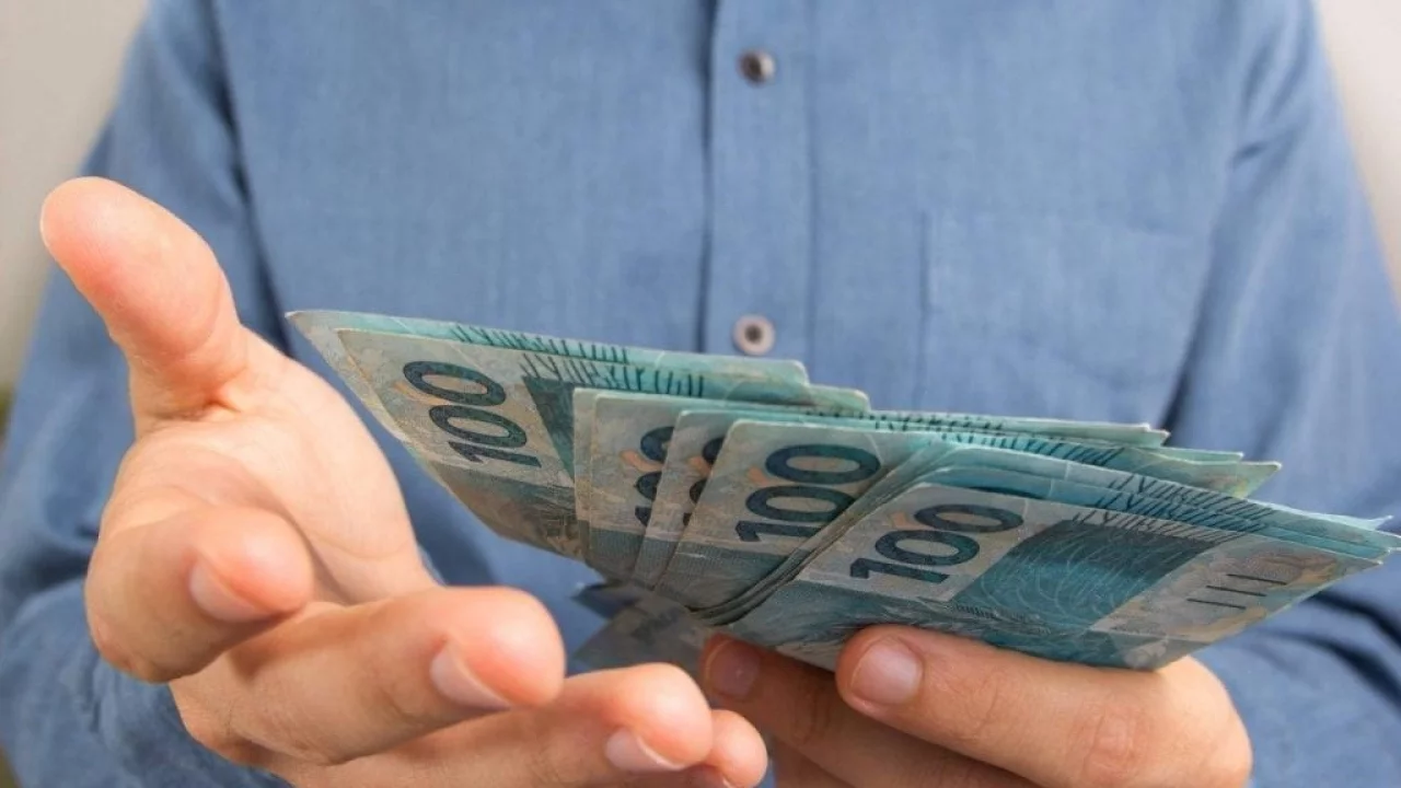 O banco pode retirar dinheiro da conta sem autorização? Entenda diferentes casos