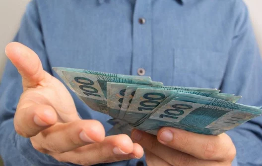 "Saiba se o banco pode mexer no seu dinheiro sem permissão! Descubra os diferentes cenários"