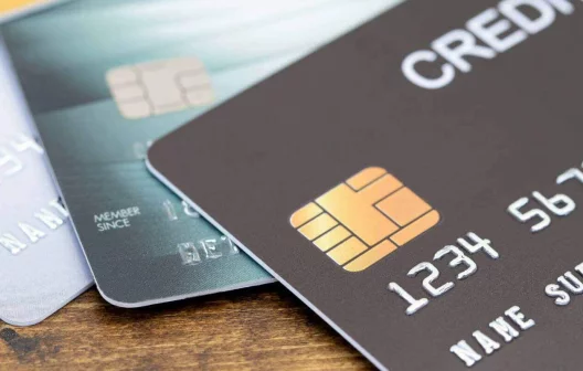 "Descubra como economizar na sua fatura: Entenda tudo sobre a anuidade do cartão de crédito"