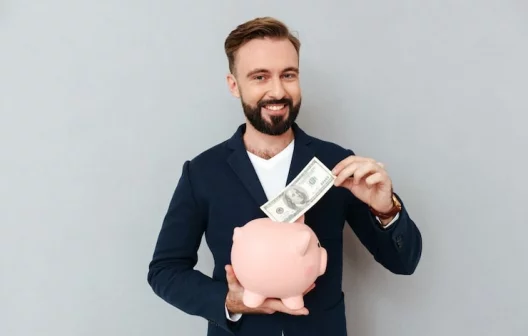 "Descubra qual investimento será mais rentável em 2025: CDB com liquidez diária ou Poupança?"