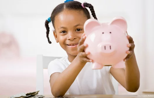 "Ensine suas crianças a cuidar do dinheiro desde cedo: dicas para abordar a educação financeira"