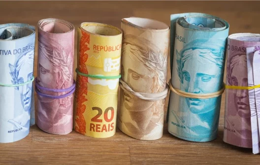 "Transforme sua vida financeira: aprenda a guardar dinheiro mensalmente com essas dicas incríveis!"