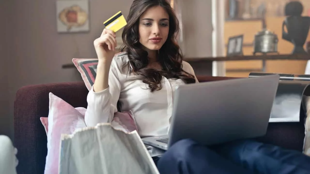 Quantos dias posso atrasar a fatura do meu cartão de crédito? Entenda o que acontece